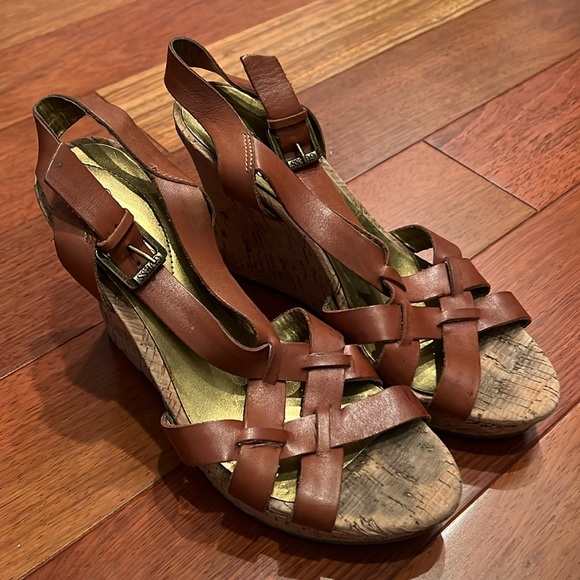 GUESS Wedge Sandals - Picture 1 of 8